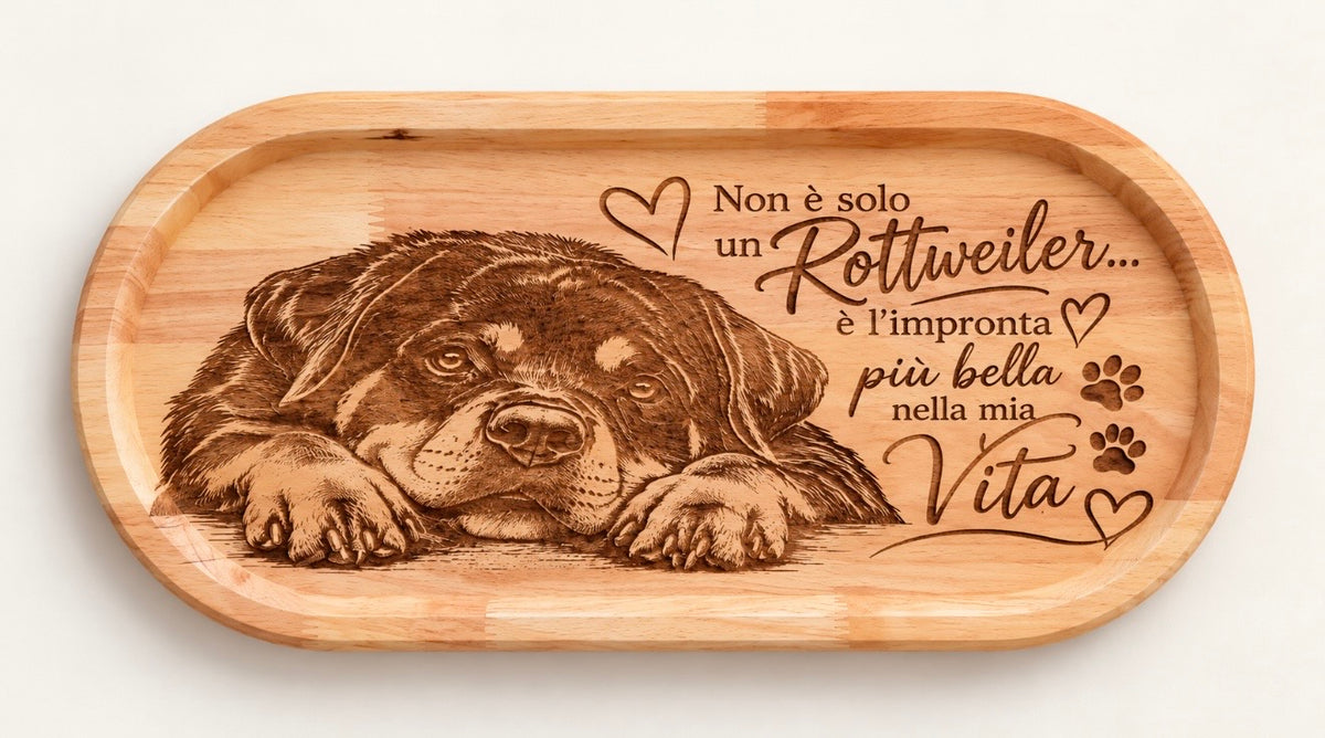 Tagliere in legno inciso personalizzato – “Non è solo un Rottweiler…” 🐾❤️